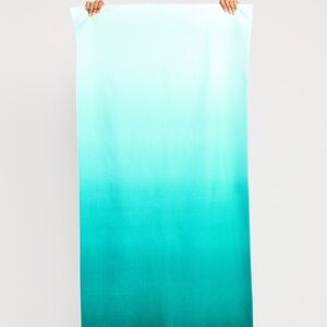 NWT OLD NAVY Outtek™ Printed Beach Towel Color: Blue Ombre